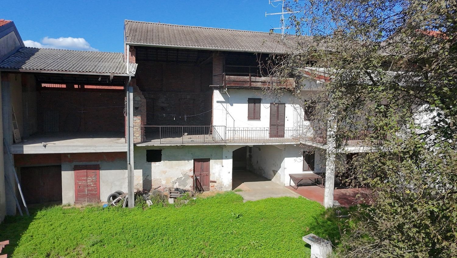 5 Schlafzimmer Haus in Suno, Italy, Nr. 379018