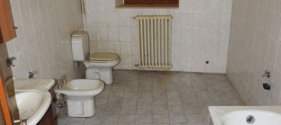 5 Schlafzimmer Haus in Suno, Italy, Nr. 379018 7