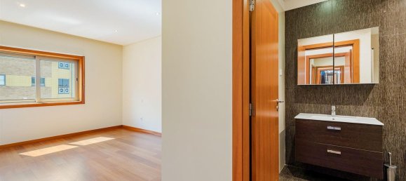 3 bedrooms Apartment in Senhora da Hora, Portugal No. 137887 13
