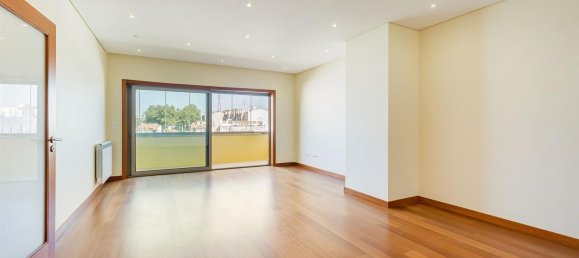 3 bedrooms Apartment in Senhora da Hora, Portugal No. 137887 4