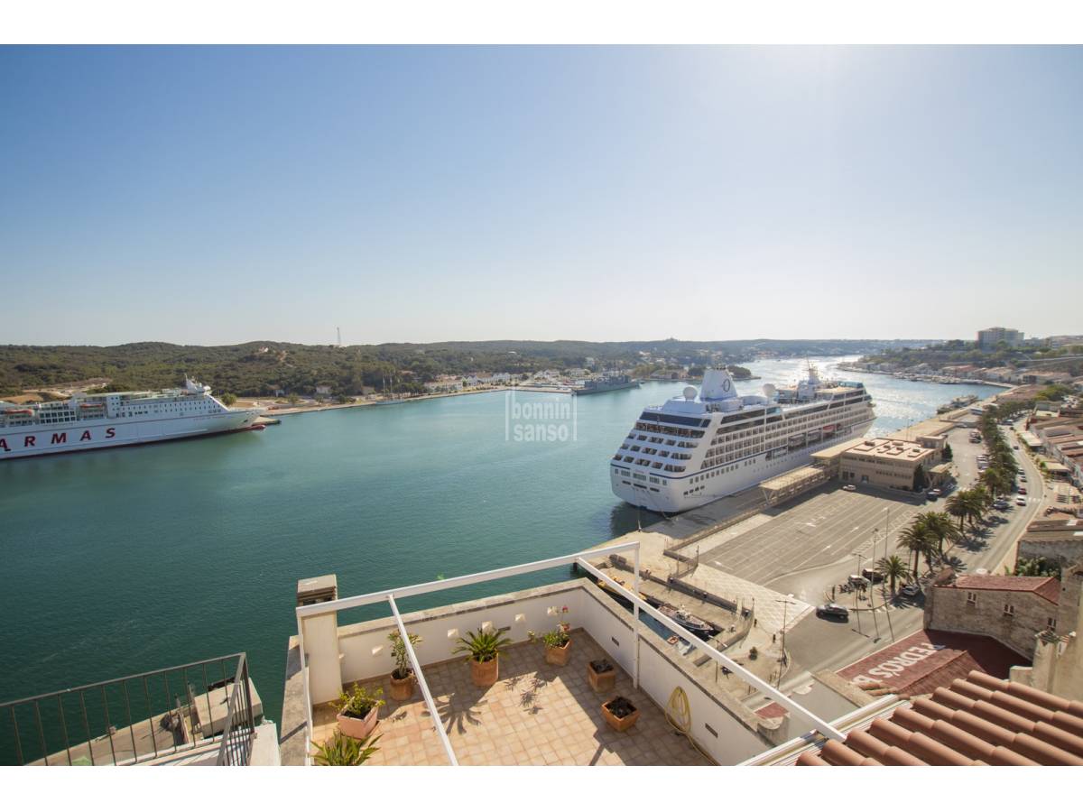 8 bedrooms Townhouse in Mahon, Spain No. 702