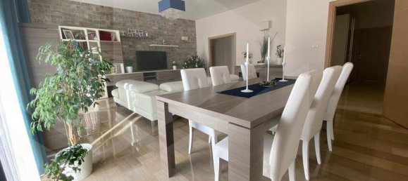 6 rooms Apartment in Naples, Italy No. 21719 6