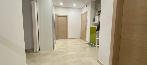 6 rooms Apartment in Naples, Italy No. 21719 3