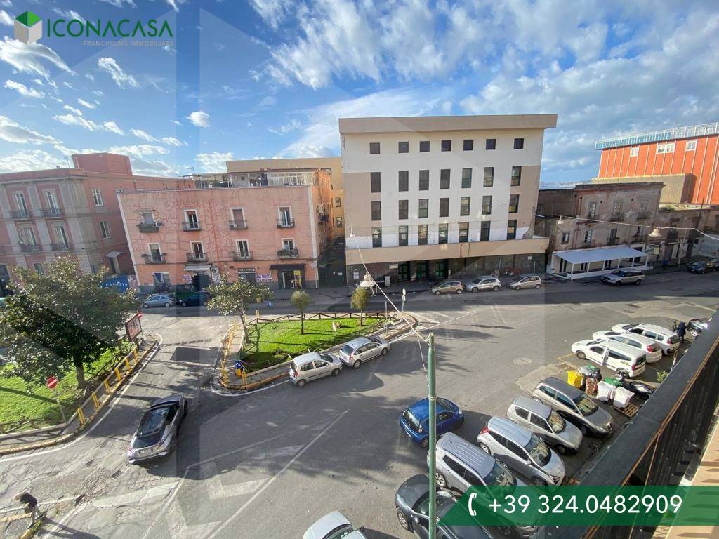 6 rooms Apartment in Naples, Italy No. 21719