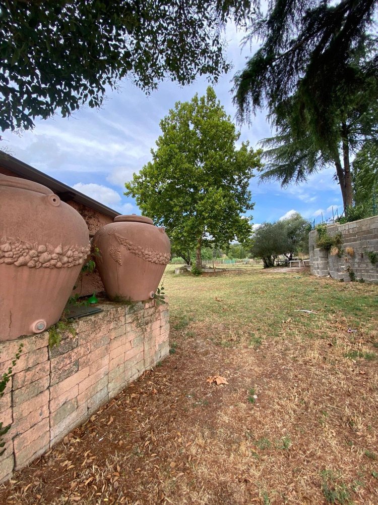 8000m² Commercial property in Castelnuovo di Porto, Italy No. 345202