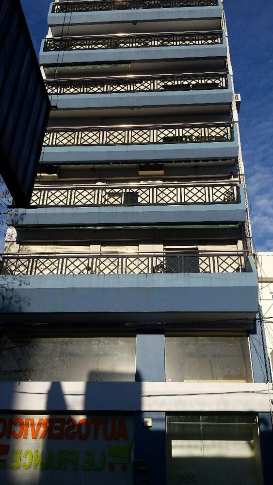 Квартира с 3 спальнями в Ланус, Аргентина № 4197