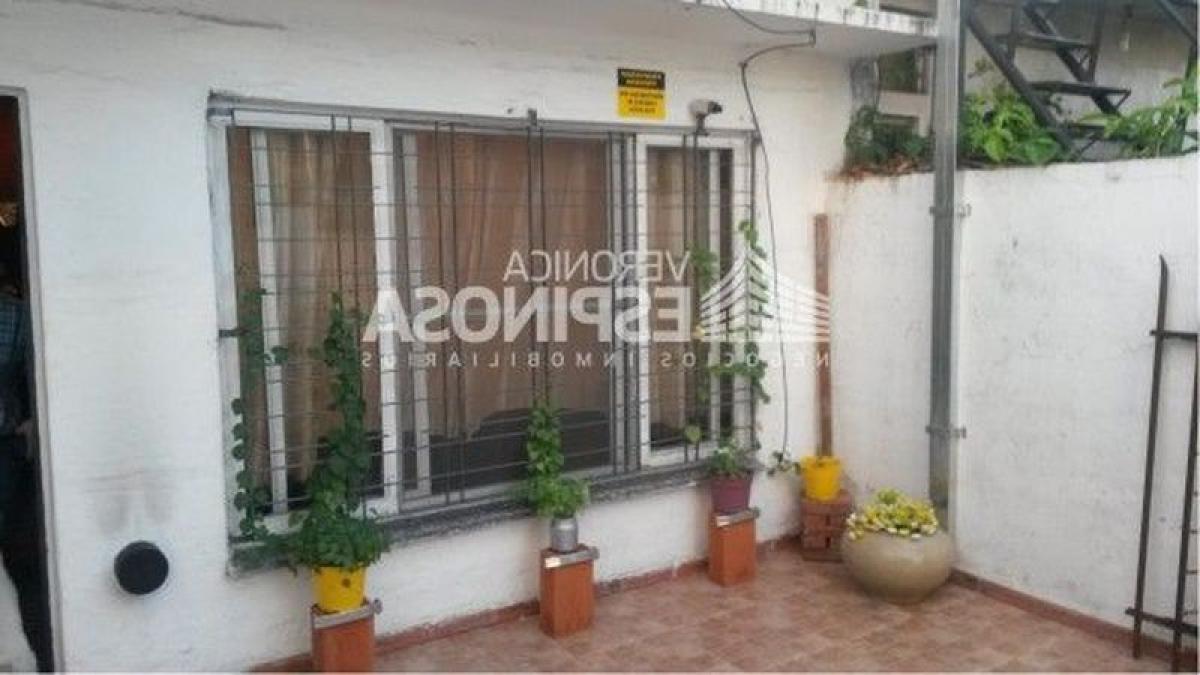 2 bedrooms House in Moron, Argentina No. 90098