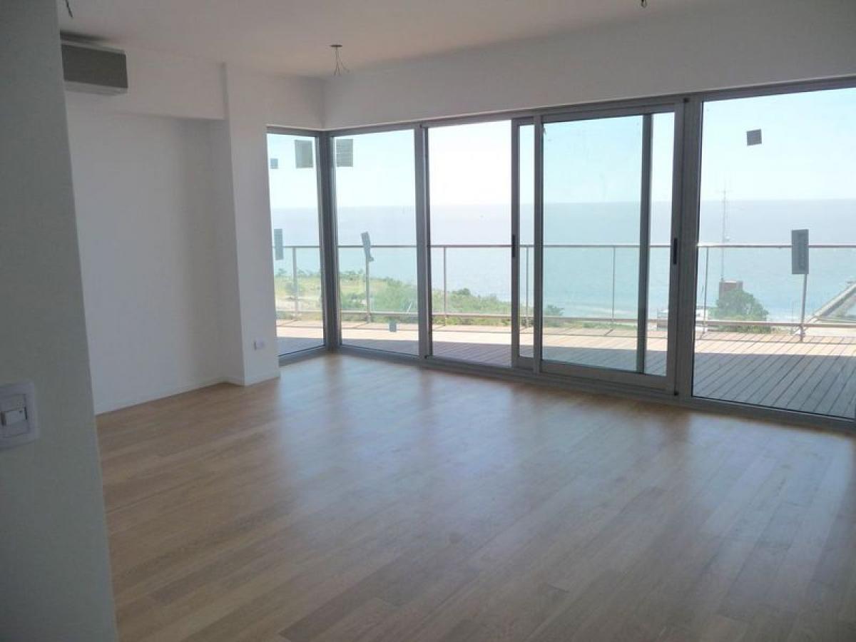 2 bedrooms Apartment in Vicente Lopez, Argentina No. 16048