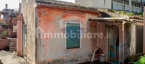 6 bedrooms House in Aci Catena, Italy No. 132988 8