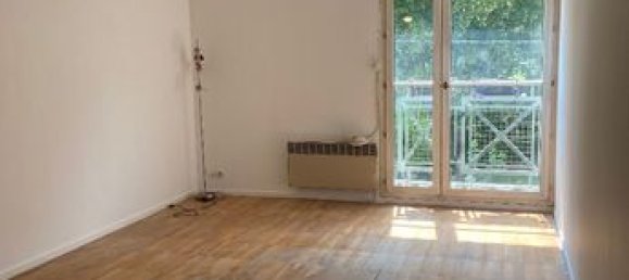 Estudio en Chambly, France No. 305883 2