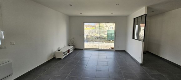 3 bedrooms House in Cusset, France No. 203643 4