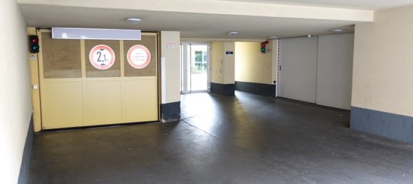 Parking in Hernals, Austria No. 121216 6
