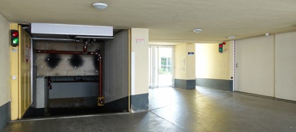 Parking in Hernals, Austria No. 121216 7