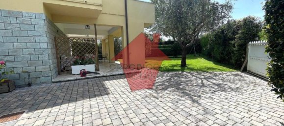 3 bedrooms Apartment in Pietrasanta, Italy No. 376615 6