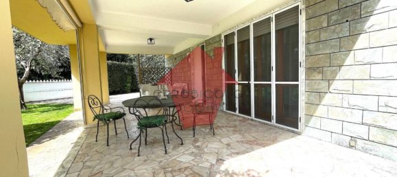 3 bedrooms Apartment in Pietrasanta, Italy No. 376615 3