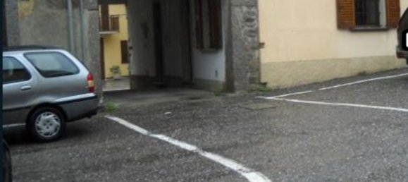 5 rooms Apartment in Besana in Brianza, Italy No. 4120 3