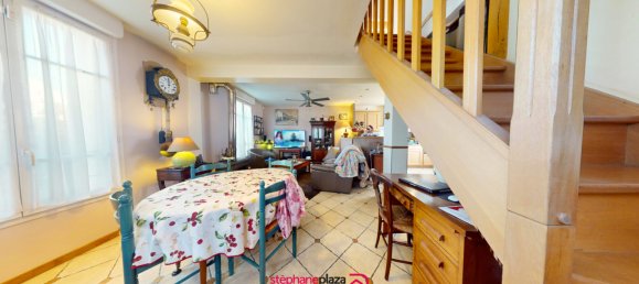 Casa de 3 dormitorios en Bezons, France No. 180098 3