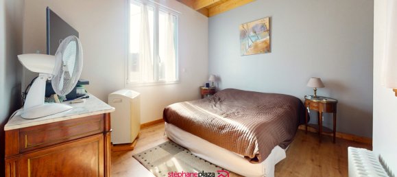 Casa de 3 dormitorios en Bezons, France No. 180098 10