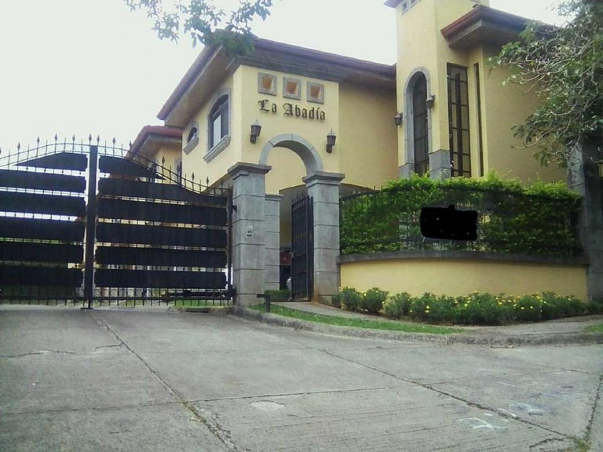 5 bedrooms Condo in Curridabat, Costa Rica No. 1042