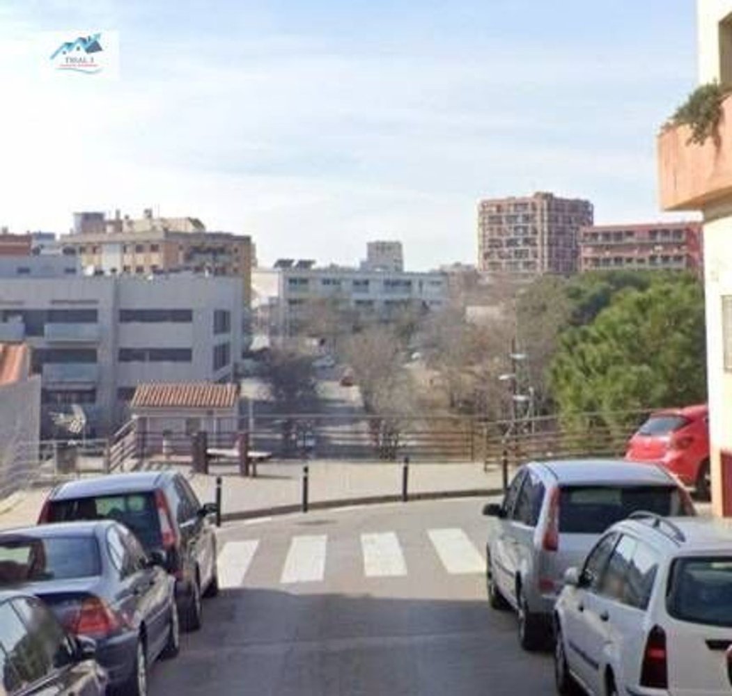 Casa de 5 dormitorios en Sabadell, Spain No. 195527