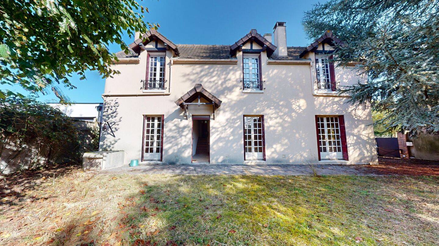 3 bedrooms Villa in Bois-d'Arcy, France No. 165610