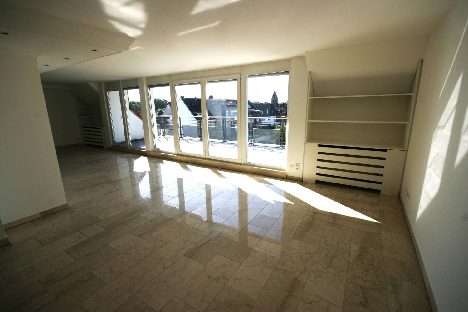 Дуплекс с 2 спальнями в Кёльн, Германия № 239498