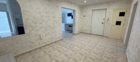 3 rooms Apartment in Taranto, Italy No. 146006 6