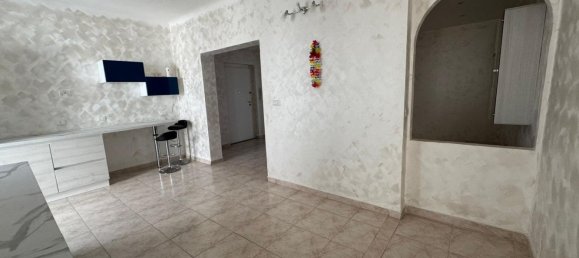3 rooms Apartment in Taranto, Italy No. 146006 9