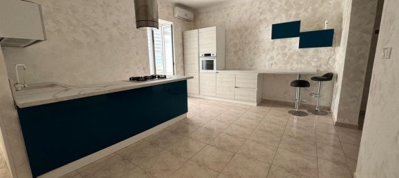 3 rooms Apartment in Taranto, Italy No. 146006 8