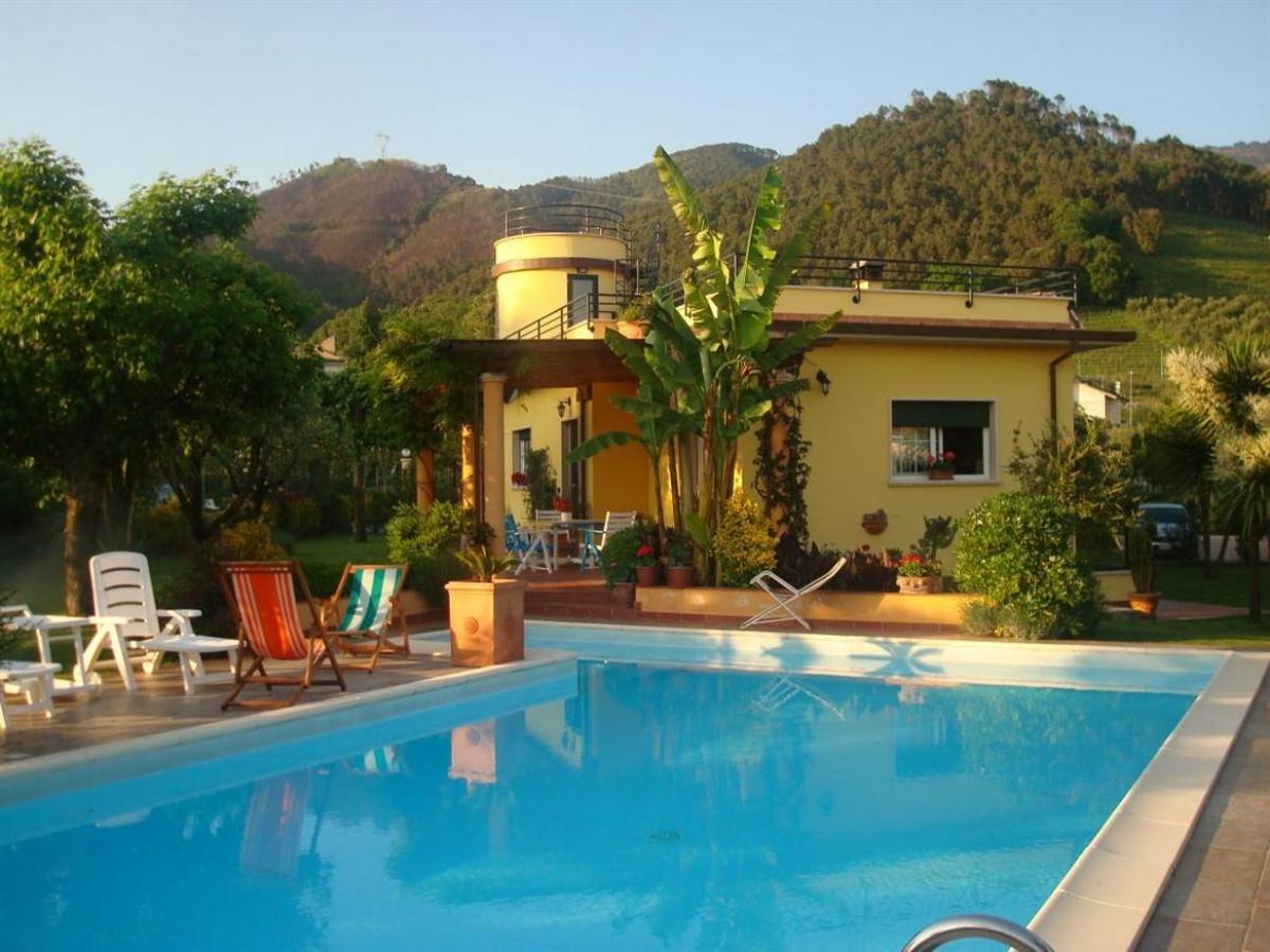 3 bedrooms Villa in Montignoso, Italy No. 1016