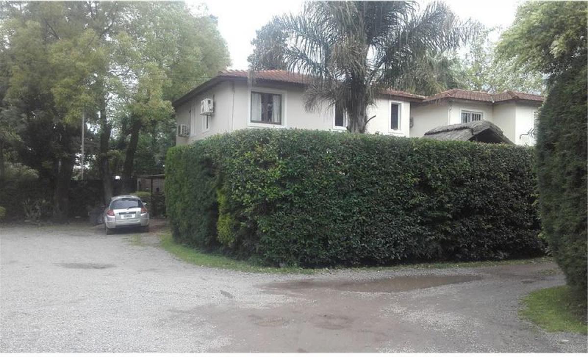 4 bedrooms House in Malvinas Argentinas, Argentina No. 78362