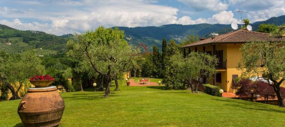 5 bedrooms Villa in Lucca, Italy No. 74678 7