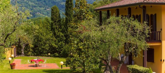 5 bedrooms Villa in Lucca, Italy No. 74678 8