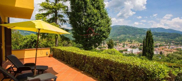 5 bedrooms Villa in Lucca, Italy No. 74678 4