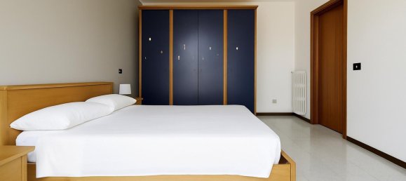 4 Schlafzimmer Villa in Notaresco, Italy, Nr. 349830 11