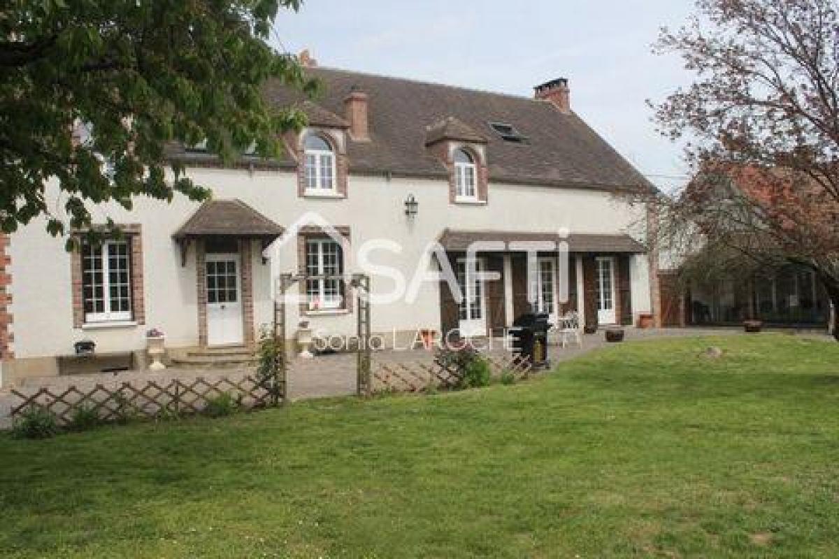 8 bedrooms House in Sens, France No. 5234