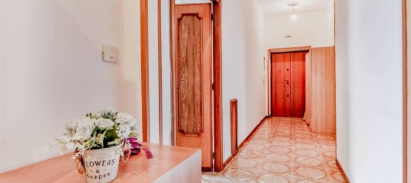 4 bedrooms Apartment in Rome, Italy No. 32641 3