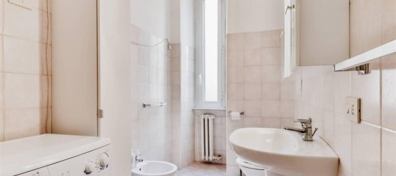 4 bedrooms Apartment in Rome, Italy No. 32641 12