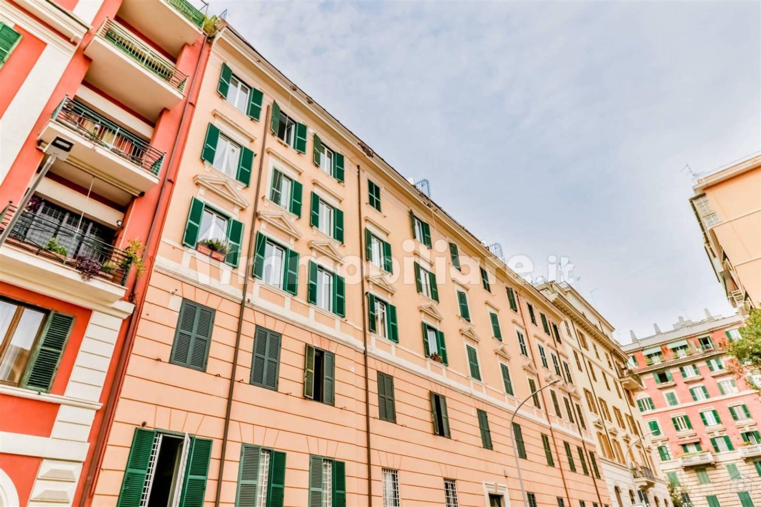 4 bedrooms Apartment in Rome, Italy No. 32641