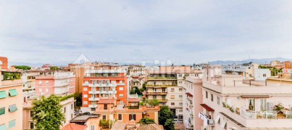 4 bedrooms Apartment in Rome, Italy No. 32641 4