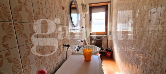 4-salle Appartement à Isernia, Italy No. 154585 12