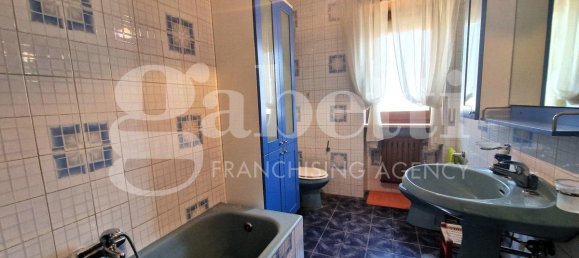 4-salle Appartement à Isernia, Italy No. 154585 21