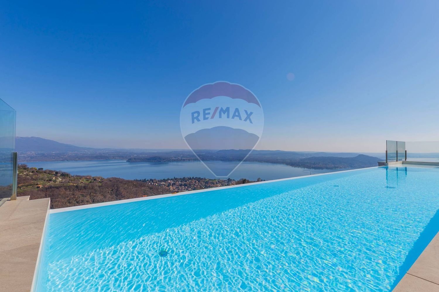 Villa de 10 divisões em Massino Visconti, Italy N.º 14237