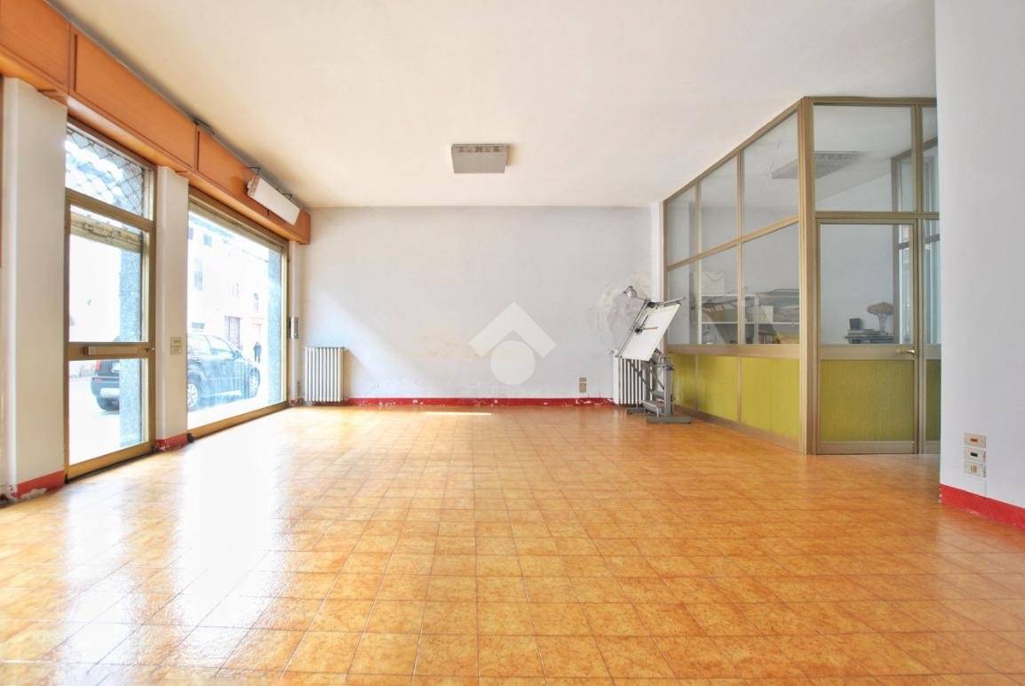 Gewerbliche Immobilie in Borgo d'Ale, Italy 185m², Nr. 124666