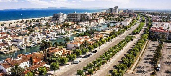 1824m² Land in Empuriabrava, Spain No. 33102 7