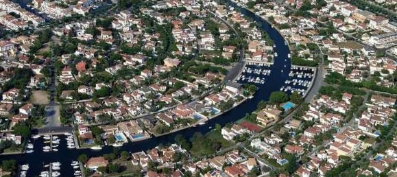 1824m² Land in Empuriabrava, Spain No. 33102 4