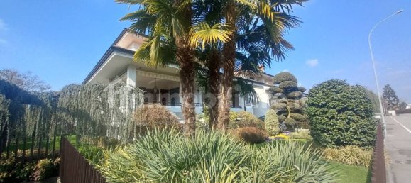 5 bedrooms Villa in Ronco Briantino, Italy No. 78660 3