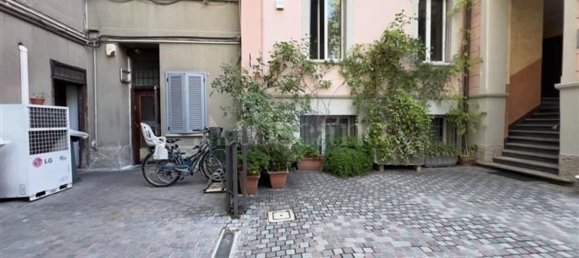 85m² Commercial property in Milan, Italy No. 250652 6