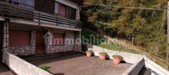 2 bedrooms Apartment in Rocca di Cambio, Italy No. 119809 2