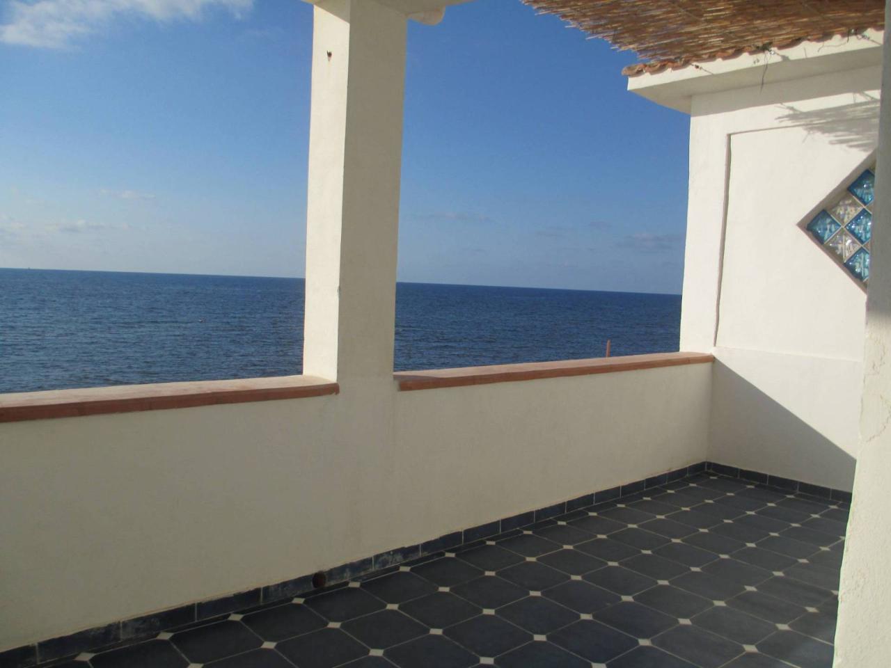 Квартира с 3 комнатами в Карини, Италия № 114173